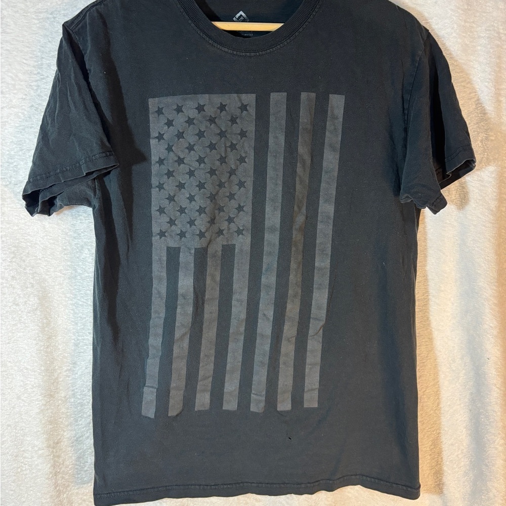 Source Unknown Black Short Sleeve Tee with Modern Graphic